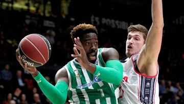 GRAF4968. VALENCIA, 04/02/2018.- El pívot estadounidense del Betis, Oderah Anosike (i), disputa el balón ante el pívot alemán del Valencia Basket, Tibor Pleiß (d), durante el partido correspondiente a la jornada 19 de Lig