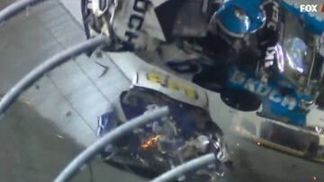 Terror en la NASCAR: un coche se cruza toda la pista y acaba arrollado por otro