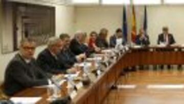 EN MARTIN FIERRO. Miguel Cardenal preside, junto a Javier Tebas y Ana Muñoz, la Comisión Directiva del Consejo Superior de Deportes.