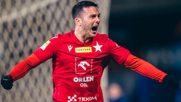 Ángel Rodado celebra uno de sus goles con el Wisla