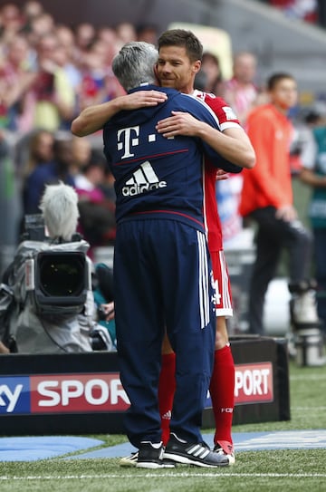 Carlo Ancelotti y Xabi Alonso.