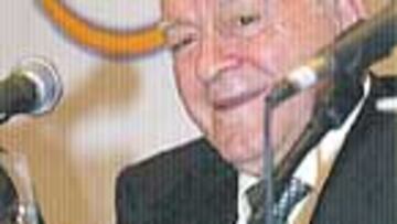 <b>GENIO Y FIGURA.</b> Di Stéfano deleitó a todos en el Foro Luis de Carlos.