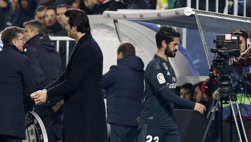 Isco y Solari ni se miraron en el cambio del jugador del Real Madrid.
