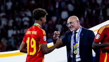 De la Fuente, con Lamine Yamal.