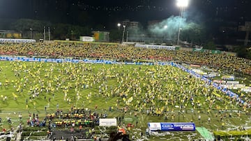 Hinchas de Bucaramanga invaden el campo