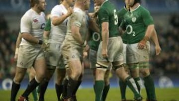 Donnacha Ryan, en el centro, durante el Irlanda-Inglaterra de la pasada edición del VI Naciones.