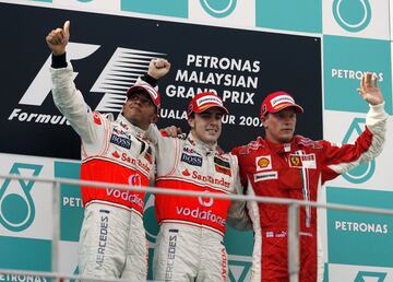 Se estren車 con McLaren en Sepang por delante de Hamilton, su compa?ero de equipo, y Raikkonen, entonces ya en Ferrari. La pole hab赤a sido de Massa, pero Alonso se deshizo del brasile?o en la primera curva.