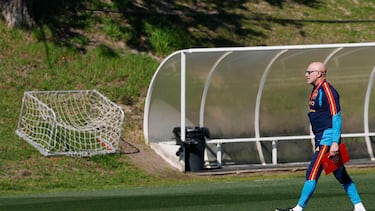 Luis de la Fuente durante un entrenamiento de la Selección.