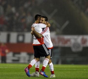 Celebración del gol de Ignacio Scocco.