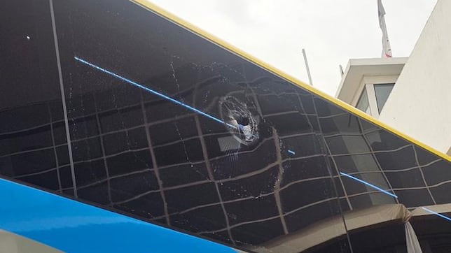 La grave agresión al bus de Lanús: se encontró con hinchas de la U y esto ocurrió