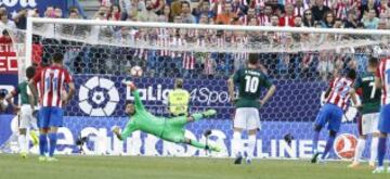 Sirigu para el penalti a Thomas. 