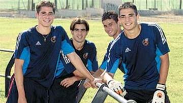 <b>FIJO EN LA SUB-17. </b>Javi García, primero por la izquierda, junto a Jurado, Tébar y Adán antes del Mundial 2003.