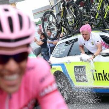 Se tiñó de rosa en homenaje a Alberto Contador tras su Giro 2015.