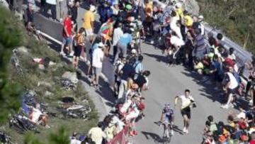 <b>GENTÍO. </b>La afición al ciclismo respondió una vez más y acompañó a los corredores en Peña Cabarga.