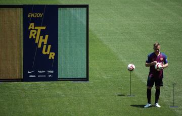 Presentación de Arthur como nuevo jugador del Fútbol Club Barcelona.