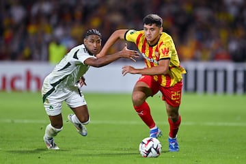 LENS, FRANCE - AUGUST 22: Abdukodir Khusanov of Lens competes for the ball with Tete of Panathinaikos FC during the UEFA Europa Conference League qualifying round match between Lens and Panathinaikos at Stade Bollaert-Delelis on August 22, 2024 in Lens, France. (Photo by Franco Arland/Getty Images)