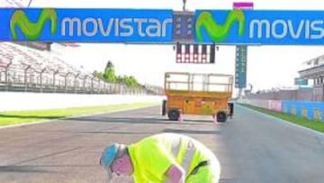 <b>ÚLTIMOS RETOQUES. </b>Los operarios ultiman los detalles.