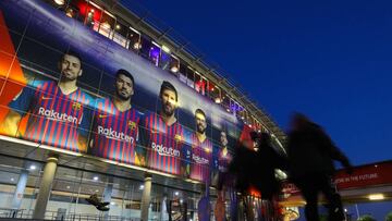 BARCELONA, SPAIN - FEBRUARY 06: Fans wa past the main access to the stadium prior to the Copa del Semi Final first leg match between Barcelona and Real Madrid at Nou Camp on February 06, 2019 in Barcelona, Spain. (Photo by Angel Martinez/Getty Images) PAN