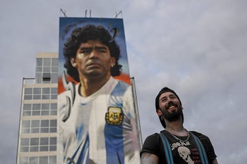 El artista argentino Maxi Bagnasco está terminando un gran mural que se ha expuesto en Canning, un barrio de las afueras de la ciudad argentina, con motivo de lo que sería el 62 cumpleaños de la leyenda el 30 de octubre. 