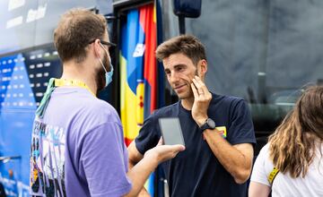 Verona, en su charla con AS en el Tour (con la mascarilla obligatoria para la Prensa)