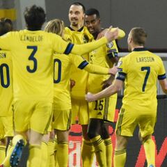 Suecia vence con solvencia a Kosovo y vuelve a ser primera