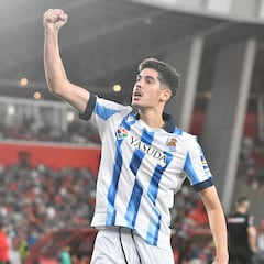 Carlos Fernández y Sadiq Umar, citados para el inicio de pretemporada a la espera de ofertas concretas