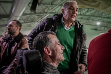 Emotivo reencuentro en La Arena en el partido benéfico contra la ELA