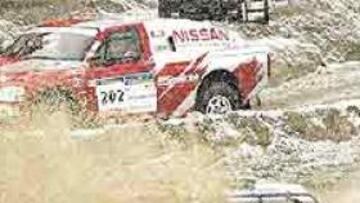 Cuando los coches saltaron al tramo de la prólogo, comenzó a nevar con intensidad y el recorrido de 1,5 kilómetros se complicó mucho para los pilotos.