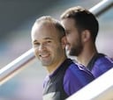Iniesta entrena con el grupo, pero no tiene el alta médica