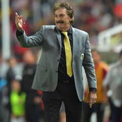 Solicitan orden de aprehensión contra Ricardo La Volpe