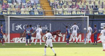 Vinícius marca el 0-1 al Levante. 





















