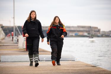 ‘Les Déferlantes’, el equipo femenino que quiere conquistar el océano