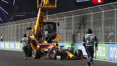 El Red Bull de Verstappen tras su accidente en la Q3 del GP de Arabia Saudí.