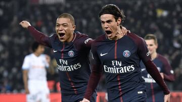 Mbapp&eacute; y Cavani celebran un gol ante el Marsella.