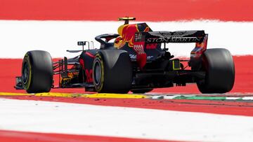 Spielberg (Austria), 01/07/2018.- Dutch Formula One driver Max Verstappen of Aston Martin Red Bull Racing in action during the 2018 Formula One Grand Prix of Austria at Red Bull Ring circuit in Spielberg, Austria, 01 July 2018. (F&oacute;rmula Uno) EFE/EP