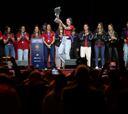 El Palacio de Vistalegre se tiñó de banderas de España y recibió a las campeonas
