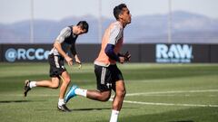 Renato Tapia corre durante un entrenamiento del Celta en la ciudad deportiva del club vigu&eacute;s.