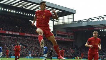 Philippe Coutinho celebra un gol con el Liverpool.