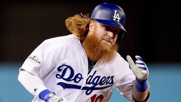 LOS ANGELES, CA - OCTOBER 06: Justin Turner #10 of the Los Angeles Dodgers celebrates after he hits a three-run home run in the first inning against the Arizona Diamondbacks in game one of the National League Division Series at Dodger Stadium on October 6, 2017 in Los Angeles, California.   Maxx Wolfson/Getty Images/AFP
 == FOR NEWSPAPERS, INTERNET, TELCOS &amp; TELEVISION USE ONLY ==