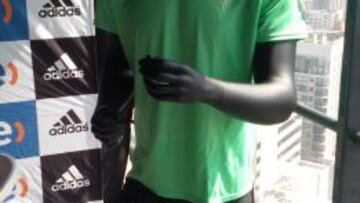 La polera se tiñó de verde también, porque antes no se había empleado esta tonalidad.