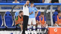 Guardiola da &oacute;rdenes a Foden en el partido amistoso ante el Marinos de Yokohama de la liga japonesa. 