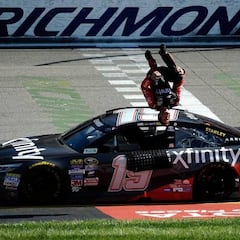 Así se celebra una victoria en la NASCAR: ¡con mortal para atrás!
