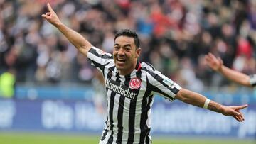 Marco Fabián derriba al Augsburg con un doblete