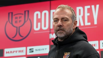 GRAFCAT2631. SANT JOAN DESPÍ (BARCELONA) (ESPAÑA), 14/01/2025.-El técnico del FC Barcelona, Hansi Flick, durante la rueda de prensa que ha ofrecido este martes tras el entrenamiento que ha realizado la plantilla barcelonista, para preparar el partido de octavos de final de la Copa del Rey, que disputarán mañana ante el Real Betis en el Estadio Olímpico Lluís Companys de Montjüic.EFE/ Enric Fontcuberta