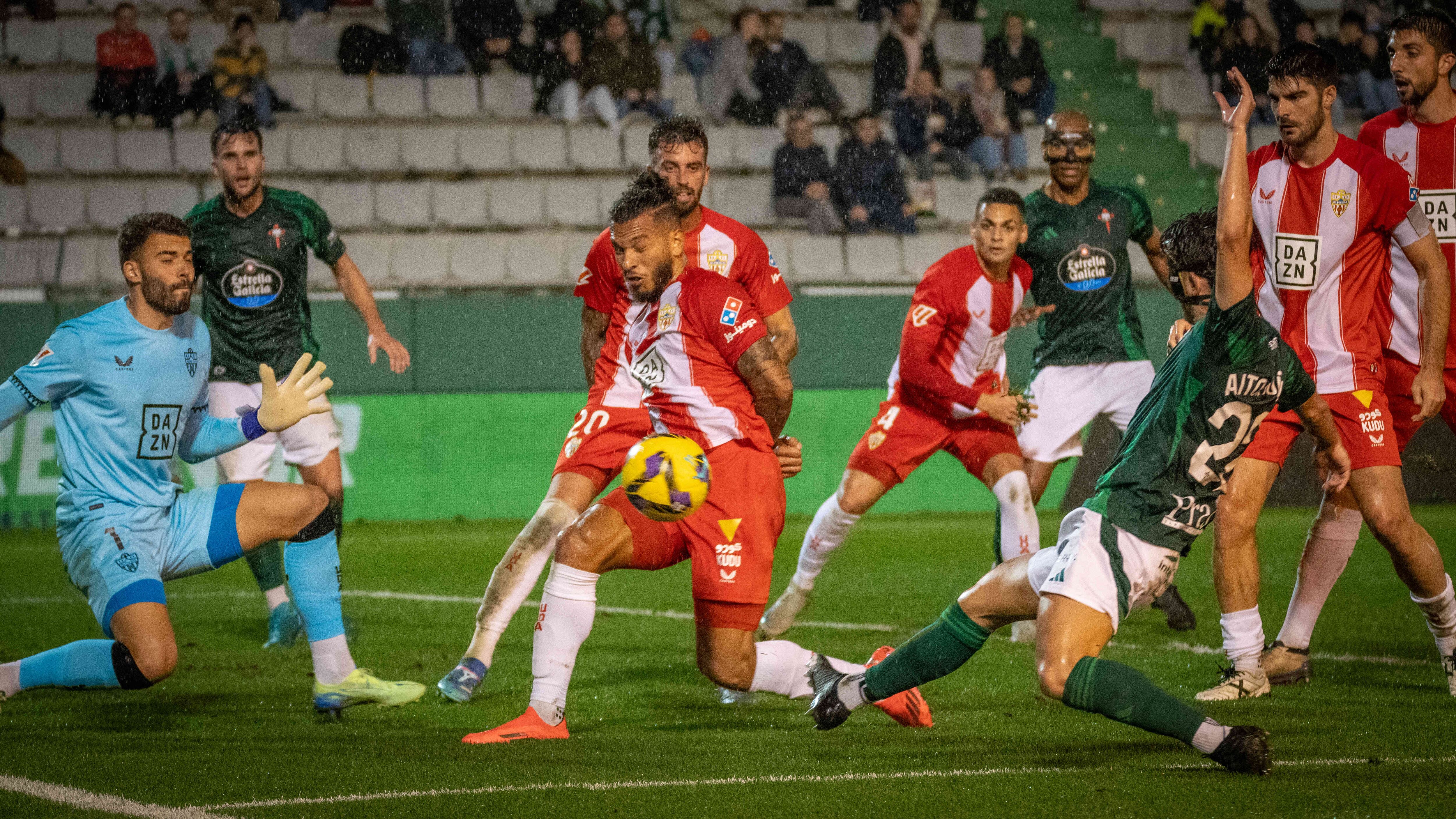 Máximo goleador de toda la categoría. Esta temporada parece estar olvidando los malos momentos del pasado.