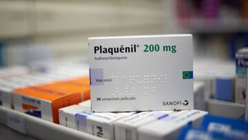 Una caja de Plaquenil, un medicamento contra la malaria hidroxicloroquina fabricado por Sanofi, utilizado durante años para tratar la malaria y los trastornos autoinmunes. Francia. 8 de abril de 2020.