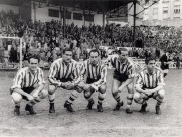 Gaínza con la mítica delantera del Athletic Club en los años 50. De izquierda a derecha: Irindo, Venancio, Zarra, Panizo y Gaínza.  
