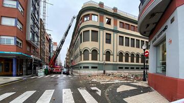 El derrumbe del tejado de un colegio en Gijón deja al menos dos muertos y un herido