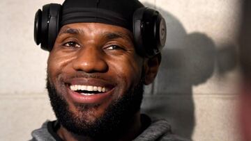 LeBron: "Mis hijos de 14 y 11 años beben vino, son así de maduros"