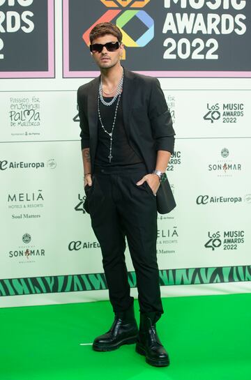 El cantante Abraham Mateo posa en el photocall de la alfombra roja de Los40 Music Awards 2022.